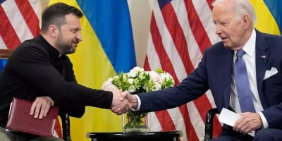 Biden, Zelenskiy'den özür diledi