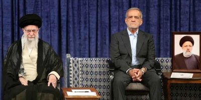 Hamaney'den Pezeşkiyan'ın cumhurbaşkanlığına resmi onay: Mazbatasını aldı