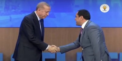 DEM Partili Mehmet Begit AKP'ye geçti: Rozeti Erdoğan taktı