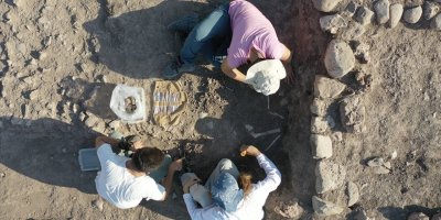 Maraş'ta yeni keşif: 7 bin 600 yıllık çocuk ve bebek iskeletleri bulundu