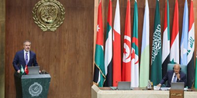 Arap Birliği Dışişleri Bakanları Konseyi: Fidan konuşurken Suriye heyeti salonu terk etti