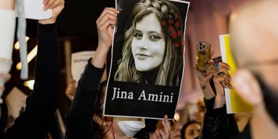 HRW Araştırmacısı: İran’da kadınlar ve azınlıklar hükümete karşı birleşti