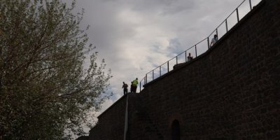 UNESCO listesindeki Diyarbakır Surları’na demir korkuluk dikildi!