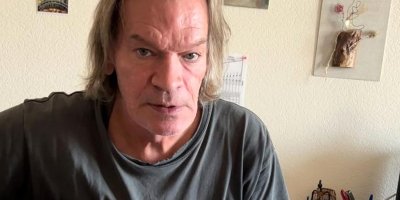 Putin’e “aptal” diyen şarkıcı, polis baskını sırasında öldü