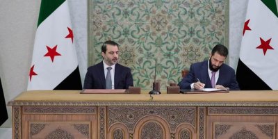 Şam’da yeni dönem: Şara, geçici anayasa bildirgesini imzaladı