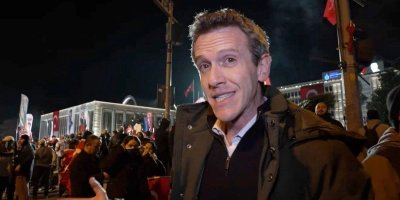 İstanbul'daki protestoları takip eden BBC Muhabiri Mark Lowen, sınır dışı edildi