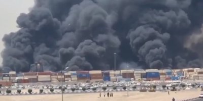 İran'ın güneyindeki Bender Abbas kentindeki limanda büyük patlama