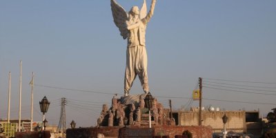 Kobani Belediyesi'nden tabelalara Kürtçe şartı