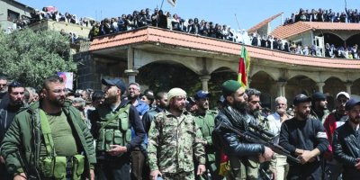 Suriye: Süveyda’da silahlı grup bir tutukluyu serbest bırakmak amacıyla valiyi rehin aldı