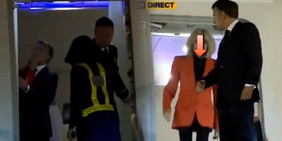 Dünyayı şok eden görüntü! Macron’a eşinden tokat