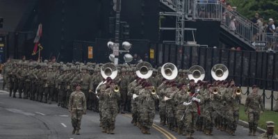 ABD ordusu 250, Trump 79 yaşında: 6 bin asker; tank ve uçaklarla geçit töreni yapıldı