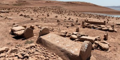 Mezel: İki taş geleneği