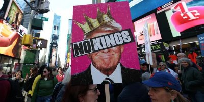 Amerikalılar Trump'ın 'otoriter eğilimlerine karşı' sokağa çıktı