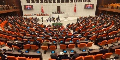 Irak ve Suriye tezkeresi Meclis'ten geçti