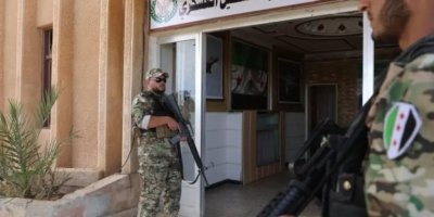 ABD destekli Suriye Özgür Ordusu, geçici hükümetin İçişleri Bakanlığı’na bağlandı