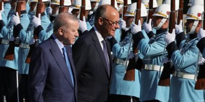 FAZ: Almanya Erdoğan'ın karşısında eğilmek zorunda değil