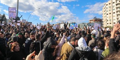 Suriye güvenlik güçleri Lazkiye'de gece sokağa çıkma yasağı ilan etti