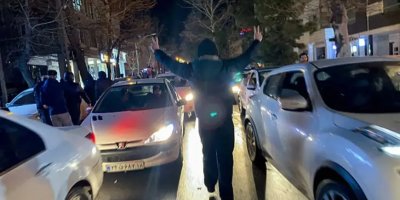 İran'da protestolar yayılıyor... Pezeşkiyan: Mevcut krizden hükümet ve parlamento sorumludur