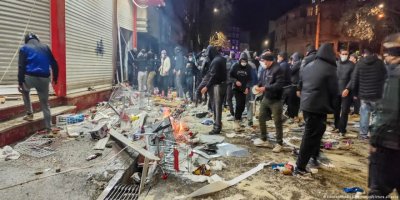 İran kapandı: Protestolar molla rejimini sarsıyor mu?