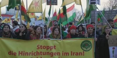 Almanya’da Rojava’ya Dayanışma Gösterileri: Kürtler ve Almanlar Bir Arada