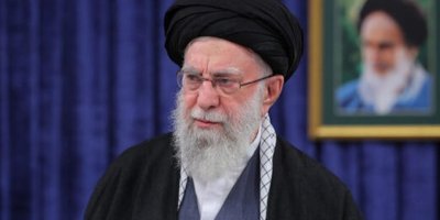 Devrimden, mutlak otoriteye: Ayetullah Ali Hamaney kimdir?