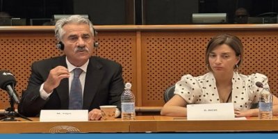 Rojhılatlı Kürt lider Avrupa Parlamentosu’nda konuştu: İran’da federal sistem kurulmalı