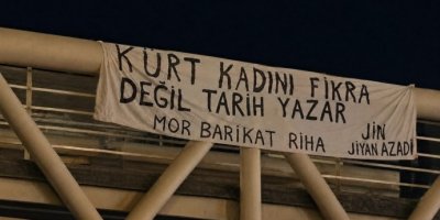 Amedspor taraftar grubundan Rahmi Koç’a pankartlı protesto
