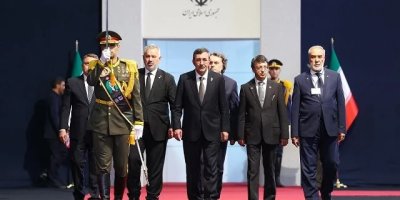 Hamaney’in naaşını ziyaret eden her heyete özel ayet seçtiler. Türkiye’ye: “Cihad edenler oturanlardan üstündür”