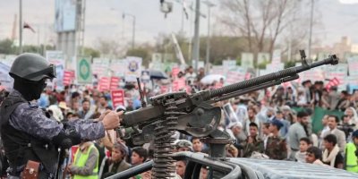 Yemen ordusu Husilerin füze ve İHA üslerini vurdu