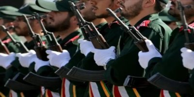 İran Devrim Muhafızları hükümete karşı çıktıkları gerekçesiyle 23 komutanı görevden aldı
