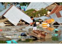 Endonazya'da 7.5 büyüklüğündeki depremde ölü sayısı 384'e yükseldi