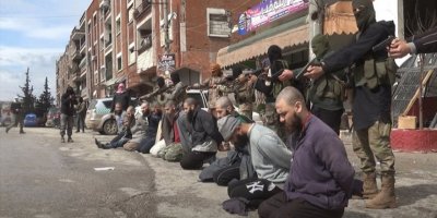 HTŞ, İdlib’te 10 IŞİD üyesini infaz etti