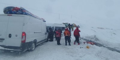 Van-Hakkari karayoluna çığ düştü!