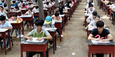 Pekin'den zorunlu asimilasyona teşvik: Uygur öğrencilerin sınav puanları düşürüldü