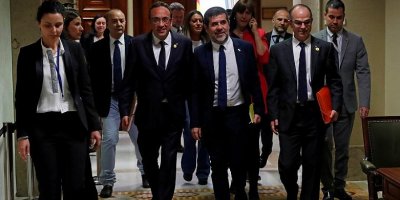 Tutuklu Katalan siyasetçilere mazbata izni