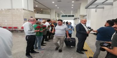 Trabzon’daki linç girişimini protesto için, Hewler yolcuları Diyarbakır’da güllerle karşılandılar