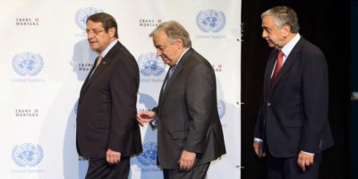 Kıbrıs: Türkiye Ada'da iki taraf arasına girerek anlaşmalara mani olmaya çalışıyor
