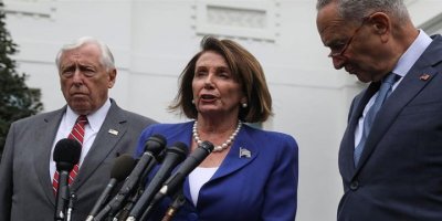 Temsilciler Meclisi'nin başkanı Pelosi, Trump ile olan toplantıyı terk etti