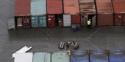 Londra'da bir kamyonun içinden 39 ceset çıktı