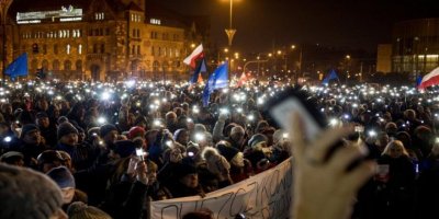 Polonya, bağımsız yargı için ayağa kalktı