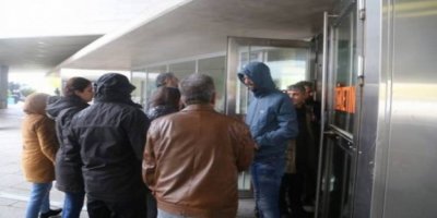 Meclis üyeleri belediyeye alınmadı: 'Yukarıdan emir var'