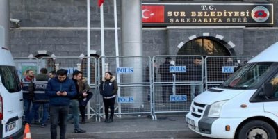 HDP'li Sur belediyesine de kayyım atandı