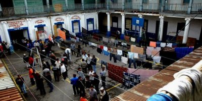 Cezaevinde mahkumlar arasında çatışma: 16 kişi öldü