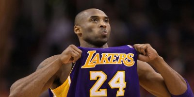 Basketbolun en büyük efsanelerinden Kobe Bryant helikopter kazasında öldü