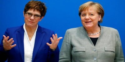 Merkel'in veliahtı Karrenbauer partisinden istifa etti