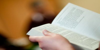 Kitap Okumak ve Televizyon İzlemek Beynimizi Farklı Şekillerde Nasıl Etkiliyor?