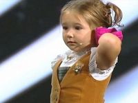 Dünya bu kızı konuşuyor; 4 yaşında tam 7 dil biliyor!