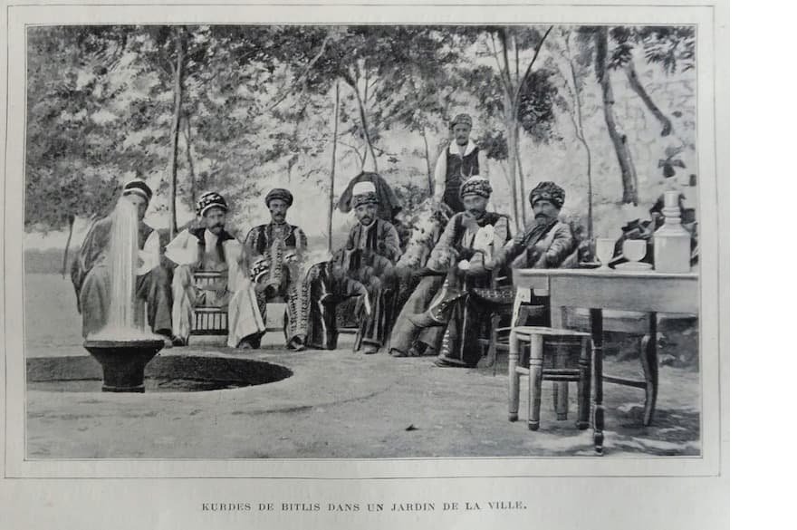 1904-bitlisli-kurdler-bahcede-001.jpg